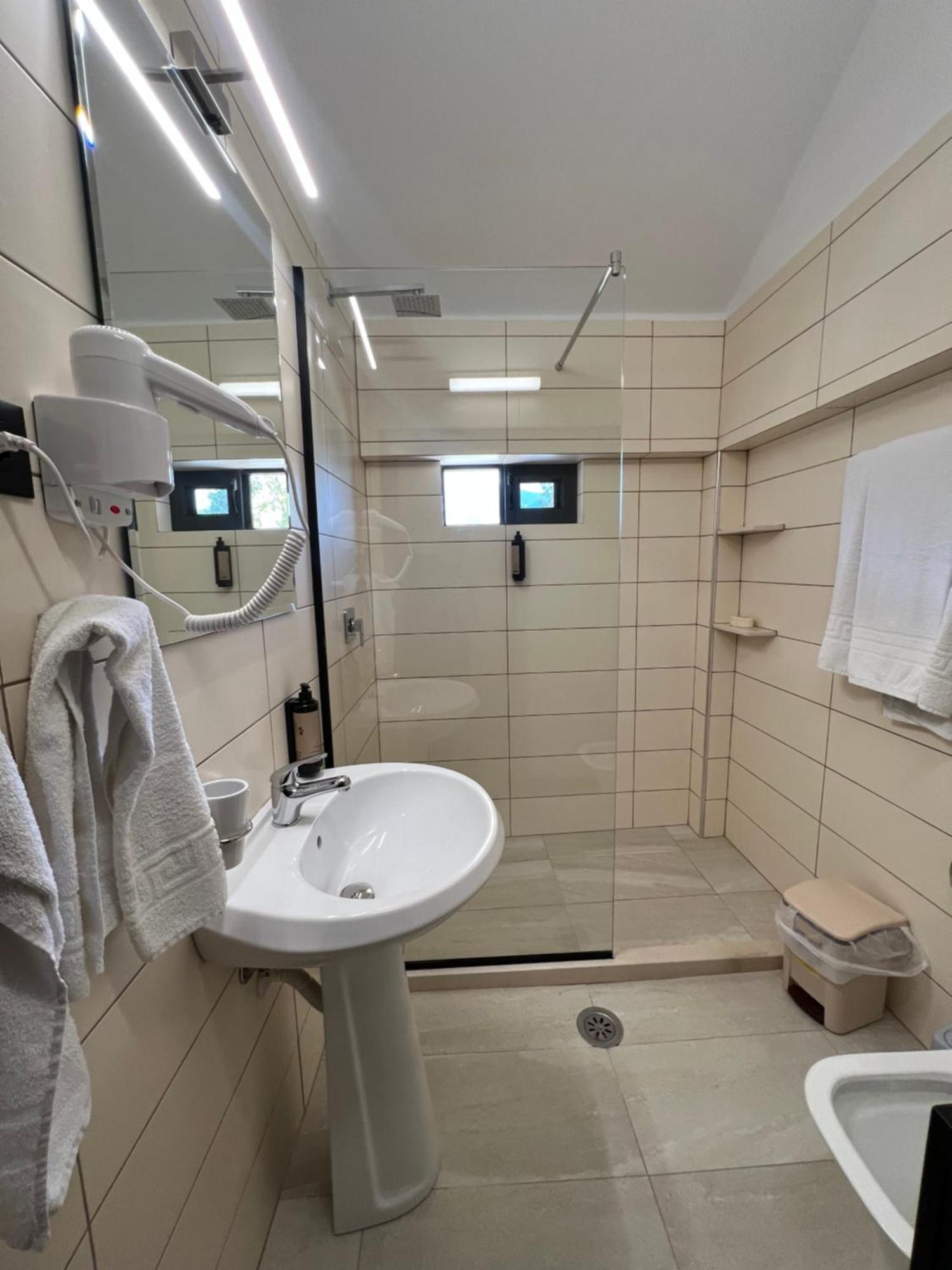 Hotel Primavera Vlora Kültér fotó