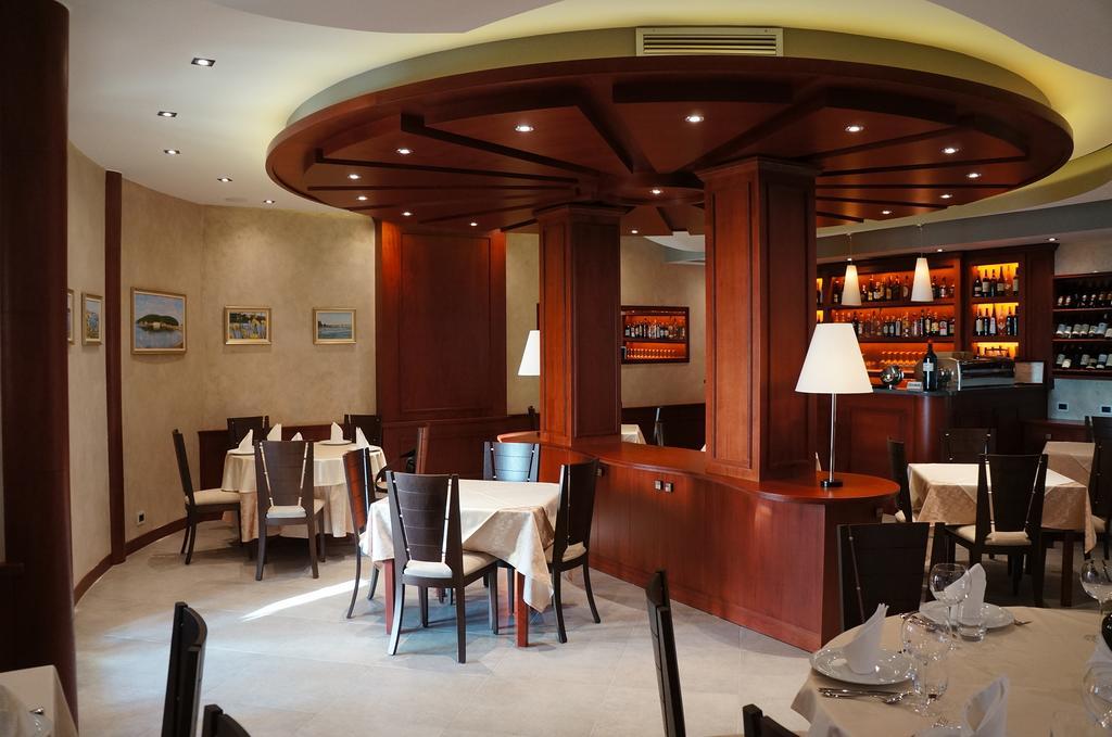 Hotel Primavera Vlora Kültér fotó